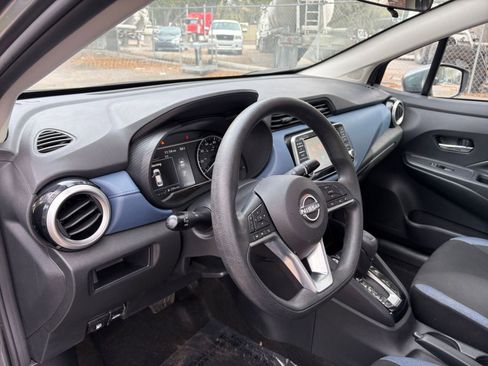 Used 2025 Nissan Versa SV FWD image 30
