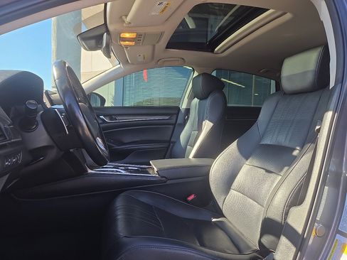 Used 2022 Honda Accord Touring image 9