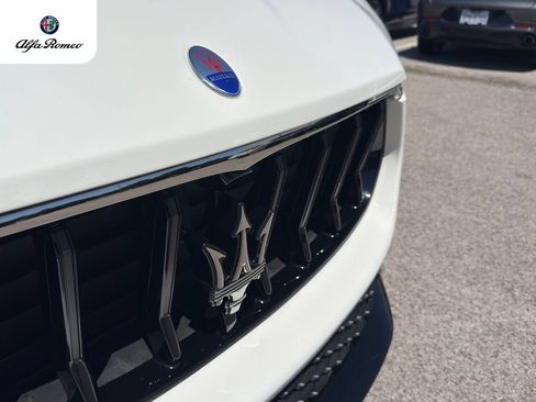 Used 2021 Maserati Levante AWD/4WD image 3