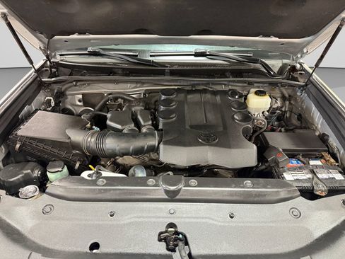 Used 2016 Toyota 4Runner SR5 AWD/4WD image 26
