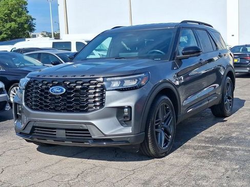 Used 2025 Ford Explorer ST-Line w/ Premium Package RWD image 2
