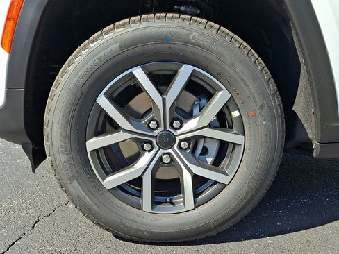 New 2027 Jeep Grand Cherokee Laredo X AWD/4WD image 5