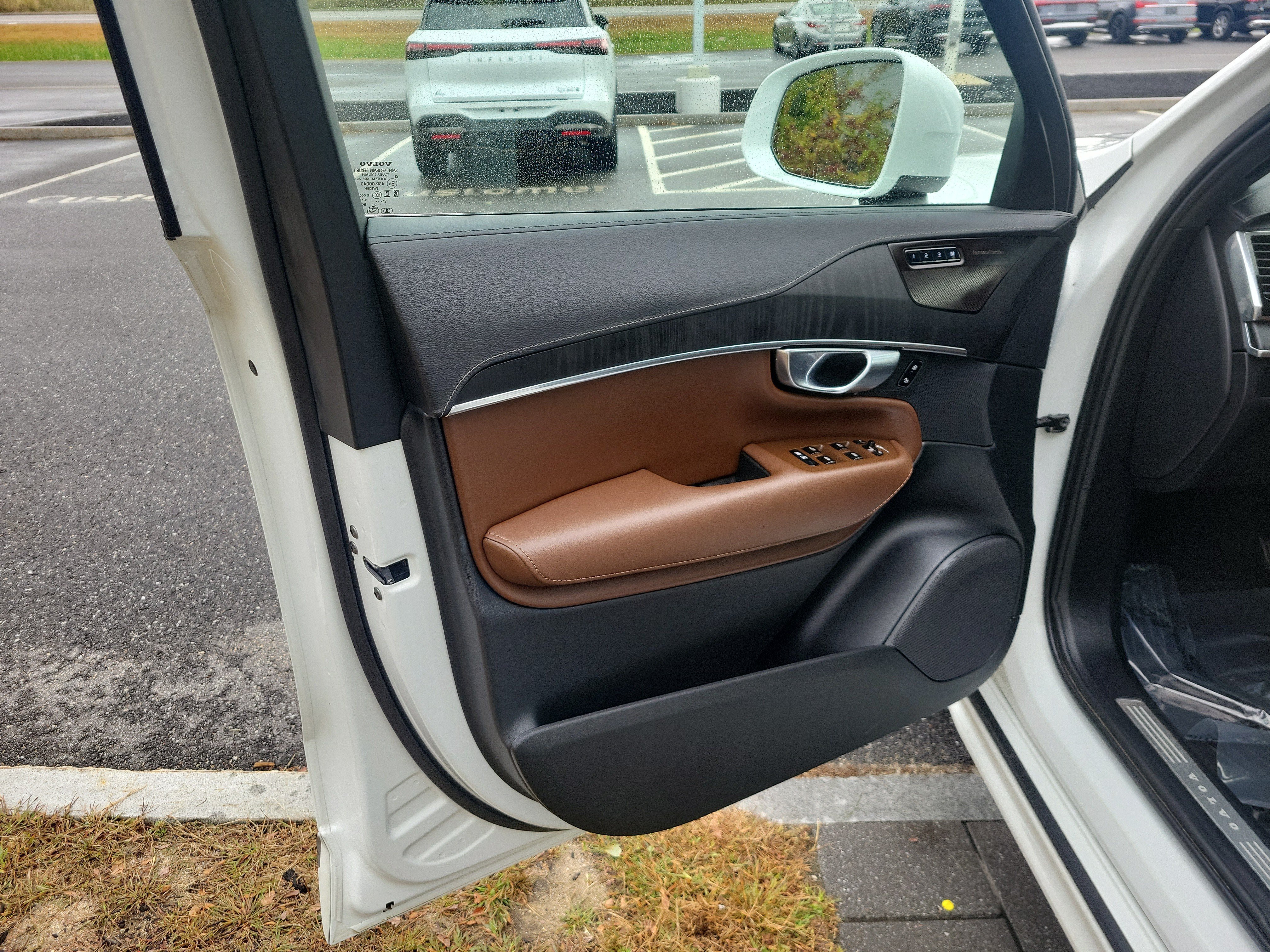 Used 2025 Volvo XC90 B6 Ultra AWD/4WD image 17