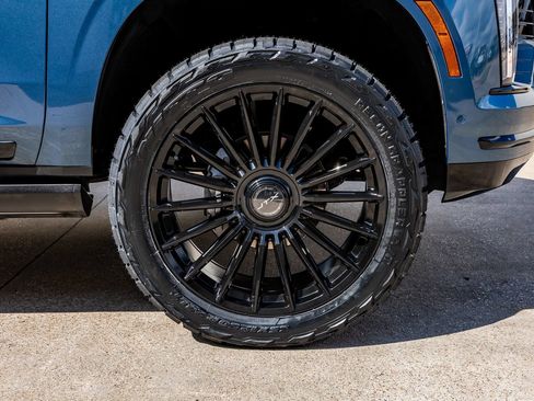 Used 2025 Cadillac Escalade Sport Platinum AWD/4WD image 12