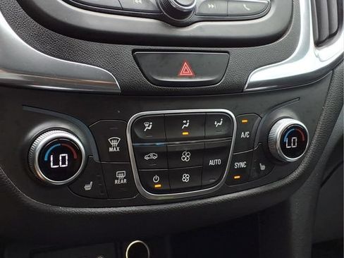 Used 2019 Chevrolet Equinox LT FWD image 12