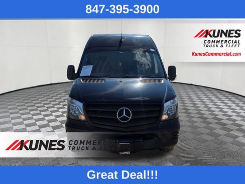 Used 2017 Mercedes-Benz Sprinter 2500 image 2