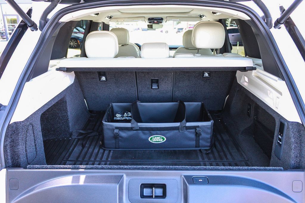 Used 2025 Land Rover Range Rover SE AWD/4WD image 26