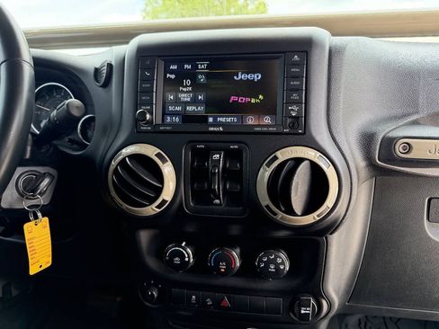 Used 2017 Jeep Wrangler Unlimited Sport w/ Quick Order Package 24S AWD/4WD image 22