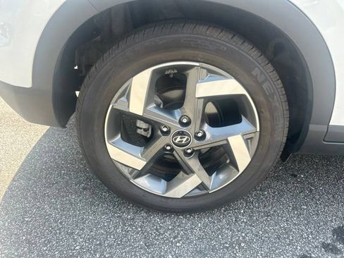 Used 2021 Hyundai Venue SEL FWD image 7