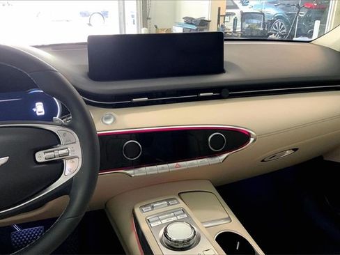 Used 2023 Genesis GV70 2.5T w/ Advanced Package image 6