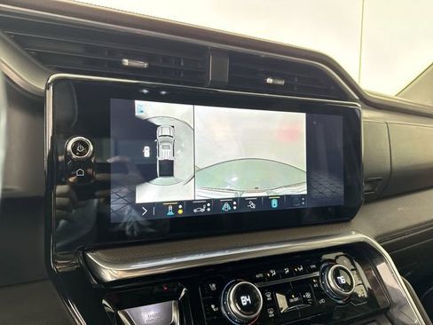 Used 2022 GMC Sierra 1500 Denali w/ Technology Package AWD/4WD image 9