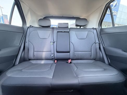 Used 2024 Kia Niro SX Touring image 31