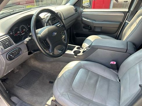 Used 2004 Ford Explorer XLT AWD/4WD image 5