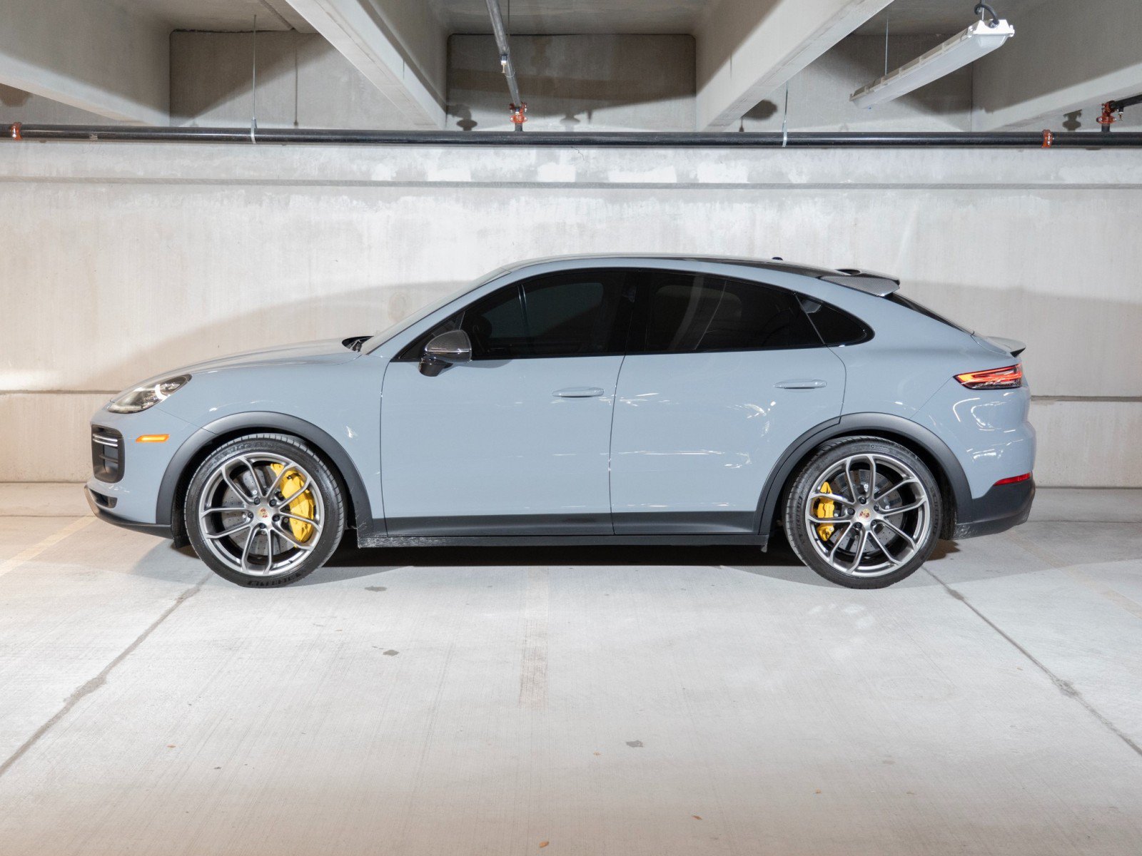 Certified 2022 Porsche Cayenne Turbo GT AWD/4WD image 2