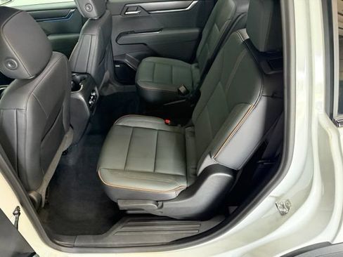 Used 2024 GMC Acadia AT4 w/ Luxury Package AWD/4WD image 33