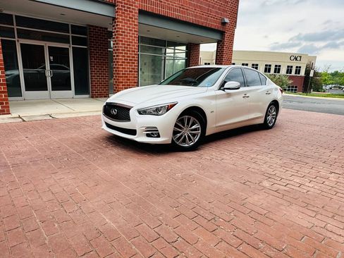 Used 2016 INFINITI Q50 2.0t w/ Moonroof Package RWD image 3