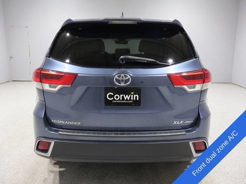 Used 2019 Toyota Highlander XLE w/ Highlander SE Package AWD/4WD image 3
