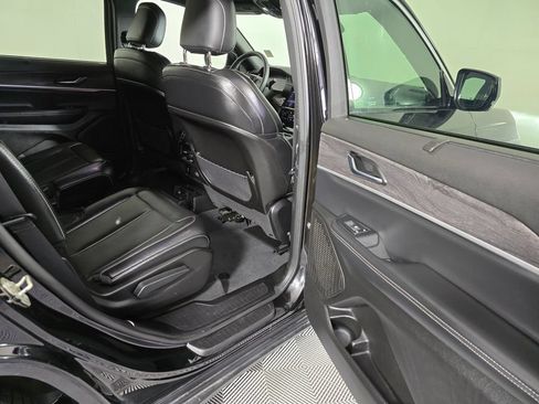 Used 2024 Jeep Grand Cherokee L Limited w/ Luxury Tech Group II AWD/4WD image 13