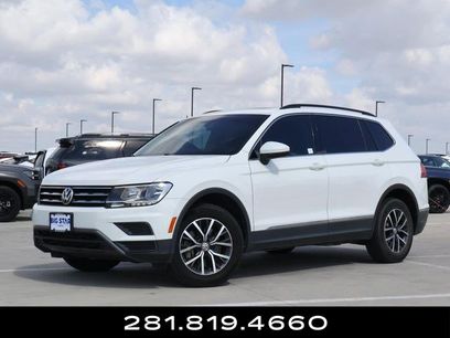 Used 2020 Volkswagen Tiguan SE w/ Panoramic Sunroof Package