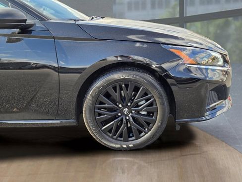 Used 2025 Nissan Altima 2.5 SV image 11