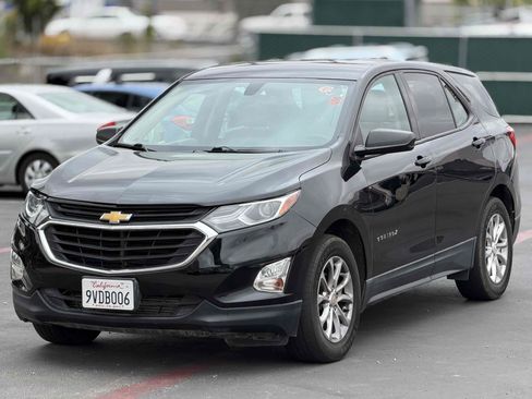 Used 2018 Chevrolet Equinox LS FWD image 3