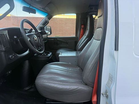 Used 2017 Chevrolet Express 2500 image 9