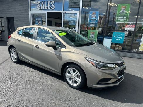 Used 2017 Chevrolet Cruze LT FWD image 4