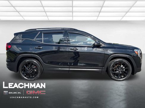 Used 2023 GMC Terrain SLT w/ Infotainment Package II FWD image 2