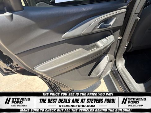 Used 2023 Chevrolet TrailBlazer LT FWD image 32