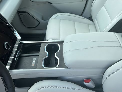 Used 2025 GMC Acadia Denali FWD image 23