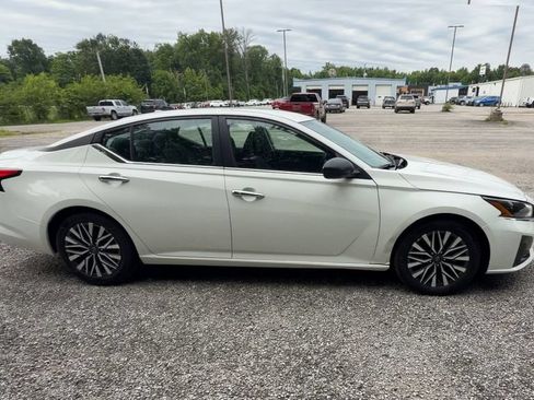Used 2025 Nissan Altima 2.5 SV FWD image 9