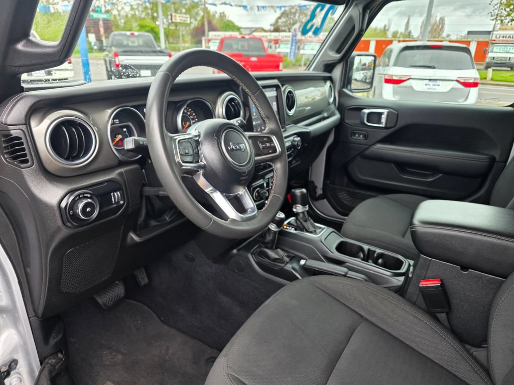 Used 2023 Jeep Wrangler Unlimited Sahara AWD/4WD image 10