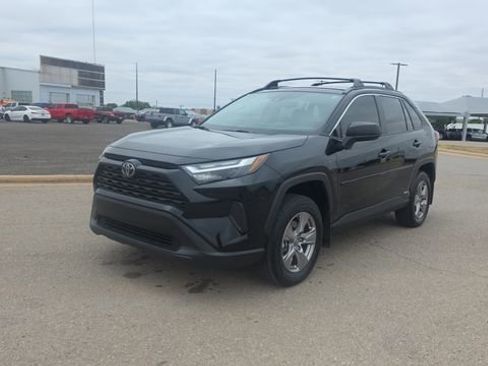 Used 2025 Toyota RAV4 LE AWD/4WD image 2