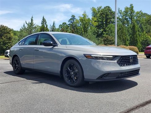 New 2025 Honda Accord SE image 3