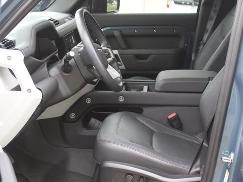 Used 2024 Land Rover Defender 110 S image 6