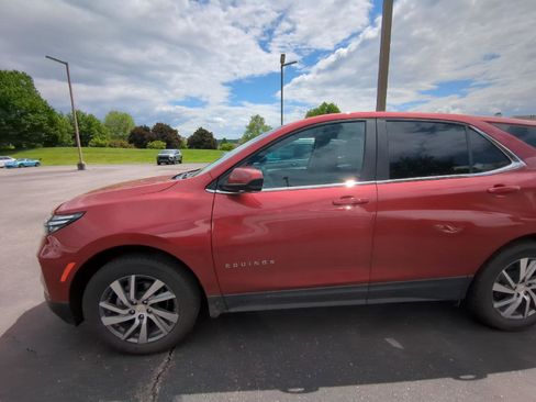 Used 2023 Chevrolet Equinox LT AWD/4WD image 3