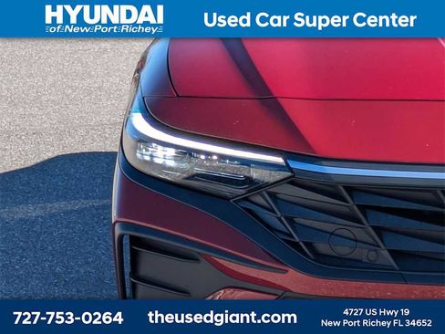 Certified 2024 Hyundai Elantra Blue image 9