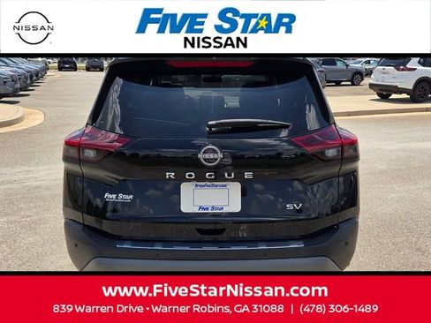 Used 2023 Nissan Rogue SV w/ SV Premium B Package FWD image 9