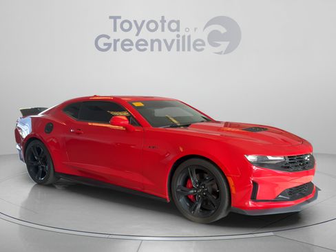Used 2021 Chevrolet Camaro LT w/ Technology Package RWD image 8
