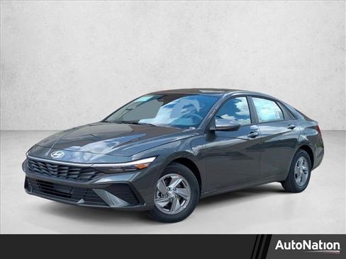 New 2026 Hyundai Elantra SE FWD image 1