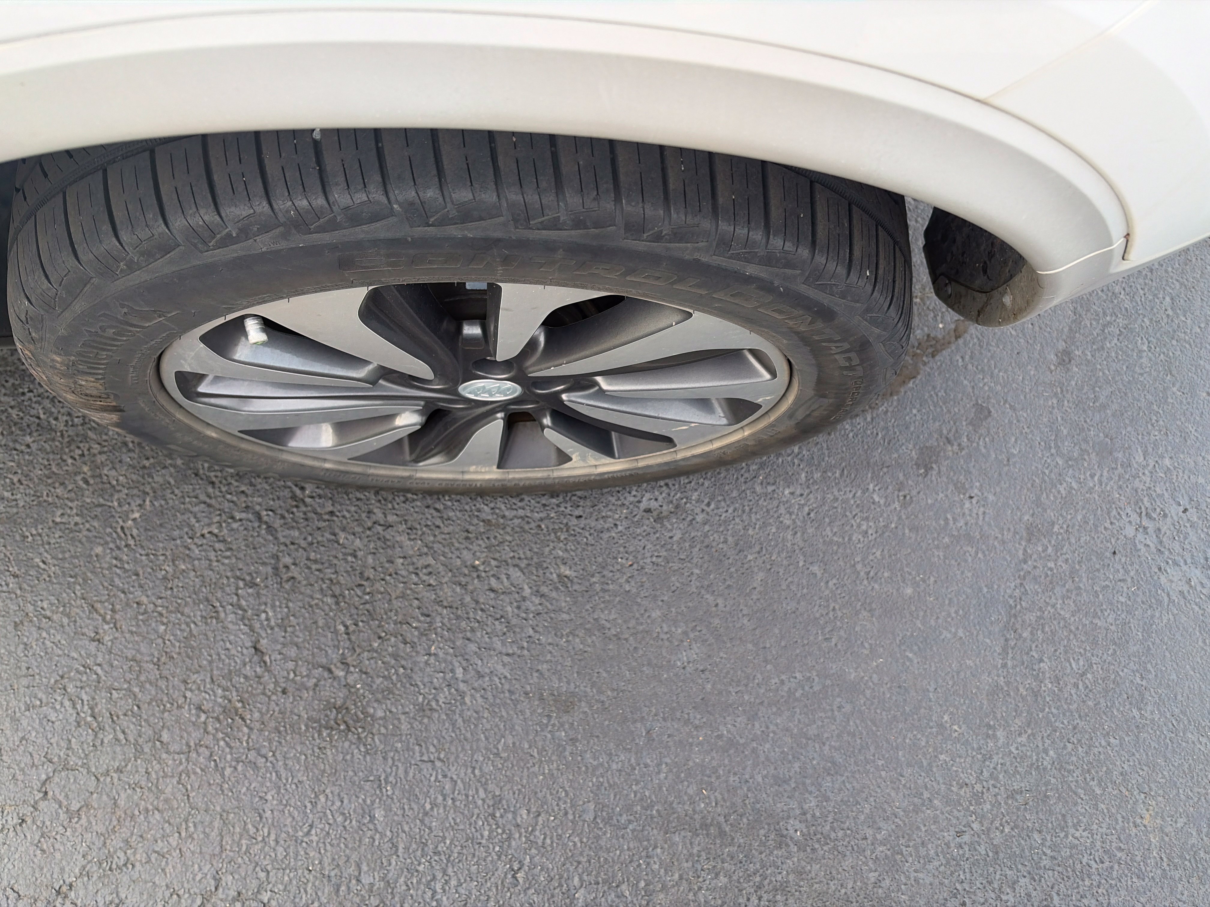 Used 2017 Buick Encore Essence FWD image 7