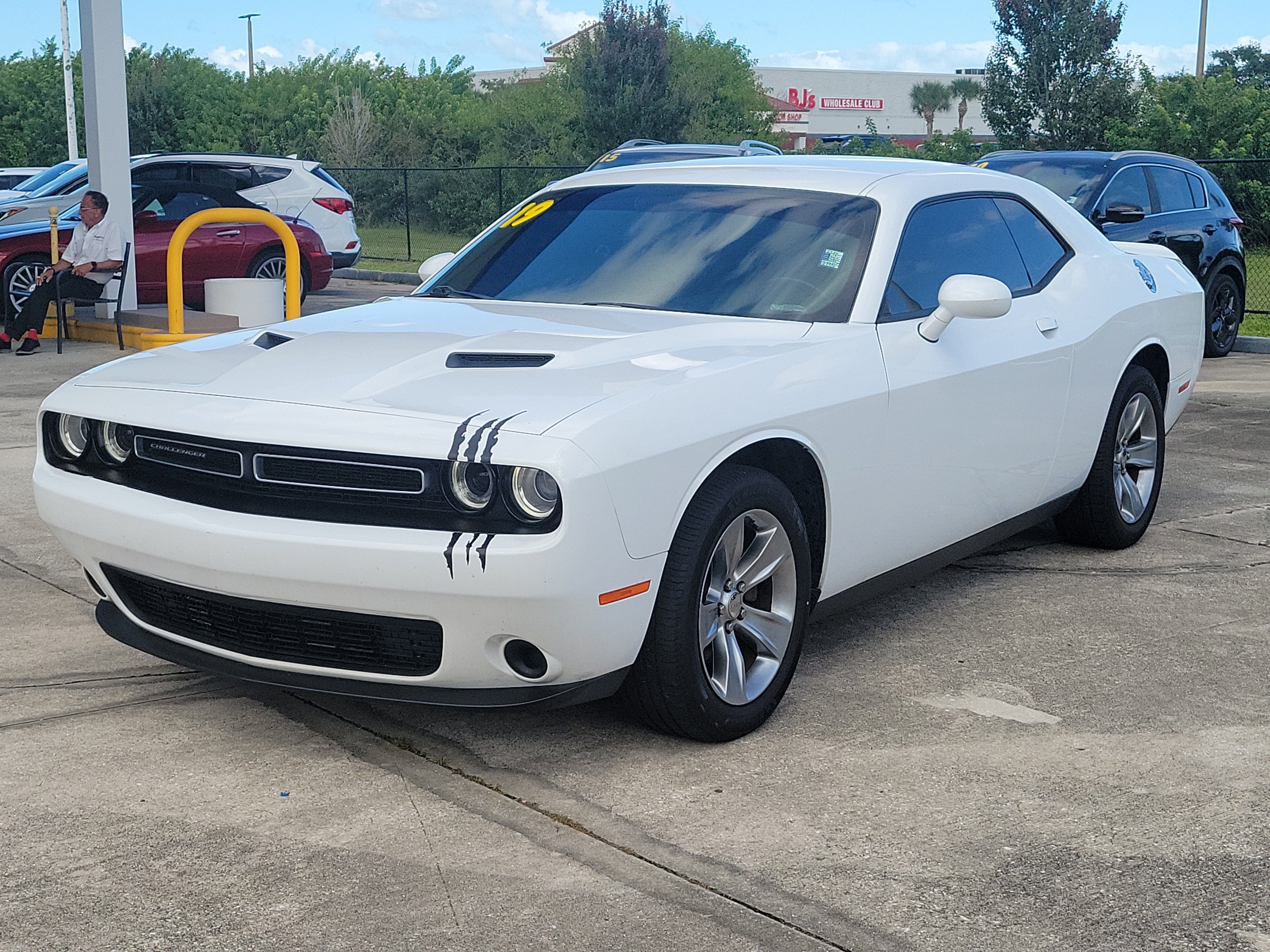 Used 2019 Dodge Challenger SXT RWD image 2