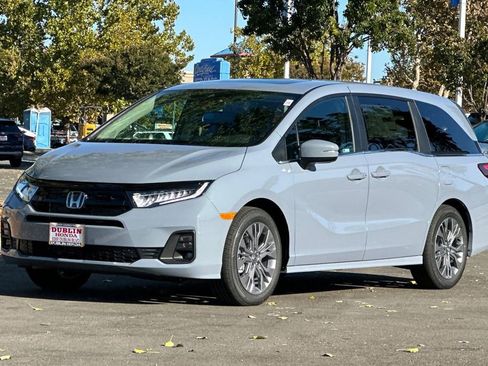 New 2026 Honda Odyssey Touring image 8