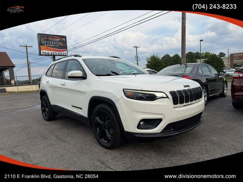Used 2019 Jeep Cherokee Latitude Plus FWD image 1