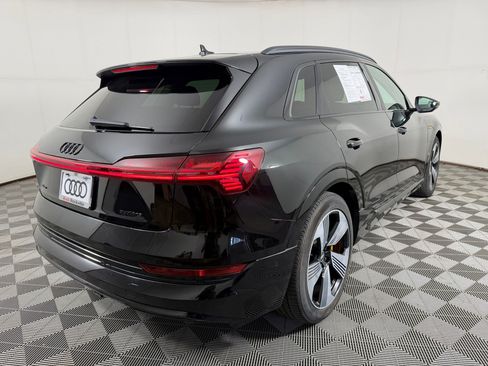Used 2022 Audi e-tron Premium Plus w/ Premium Plus Package AWD/4WD image 9