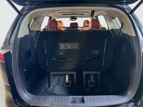 Used 2023 Kia Carnival SX Prestige image 11