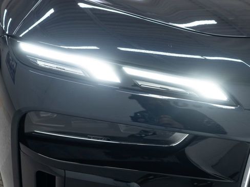 Used 2024 BMW 740i xDrive image 46