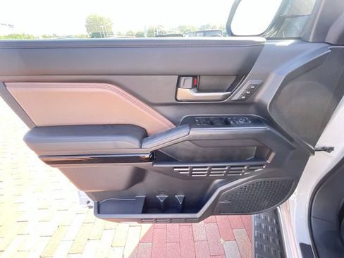 Used 2025 Toyota 4Runner Limited AWD/4WD image 10