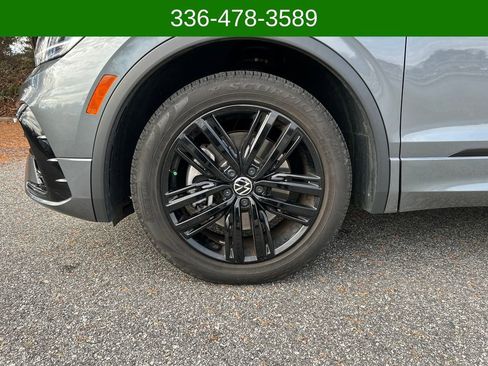 Used 2022 Volkswagen Tiguan SE R-Line image 21