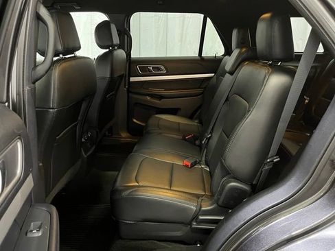 Used 2017 Ford Explorer XLT w/ Equipment Group 202A FWD image 11